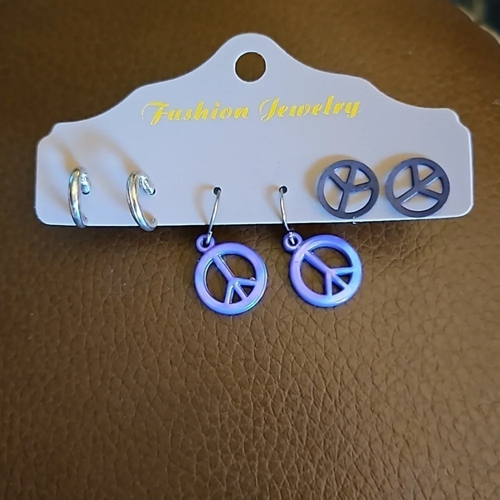 5/$25 Vintage Peace Sign Hoop Earrings Set